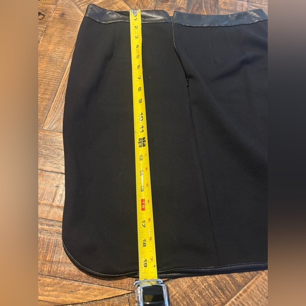LOFT Womens Mini Skirt Petites
8P  Black Faux Leather Trim . Never worn! - Picture 13 of 14